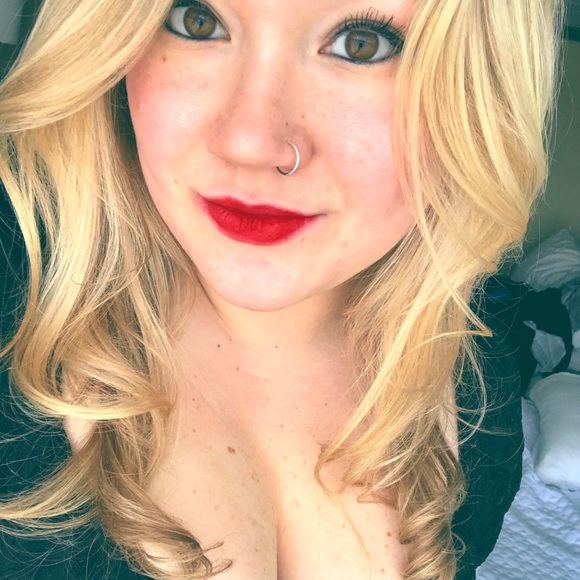 💕 Meet Your Posher 💕 - Picture 6 of 6